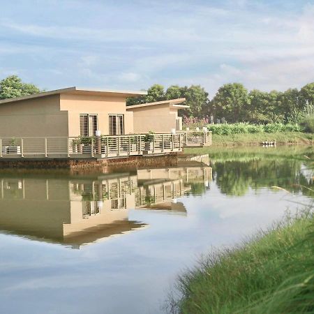 Life At Repose- Lake Villas Resort & Club Chor Warodra Ngoại thất bức ảnh