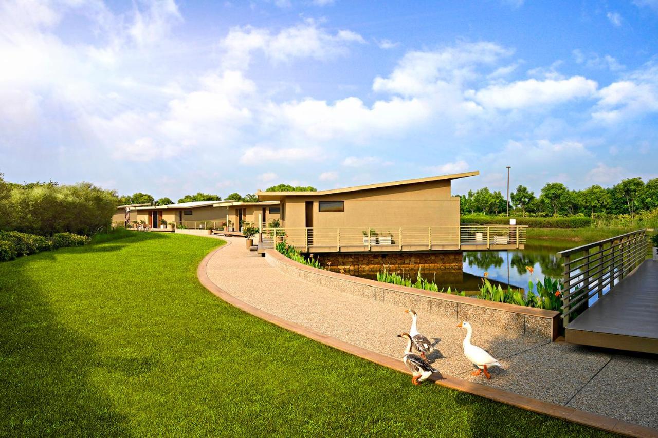 Life At Repose- Lake Villas Resort & Club Chor Warodra Ngoại thất bức ảnh