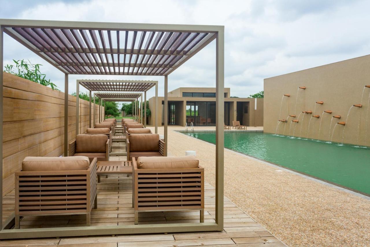 Life At Repose- Lake Villas Resort & Club Chor Warodra Ngoại thất bức ảnh