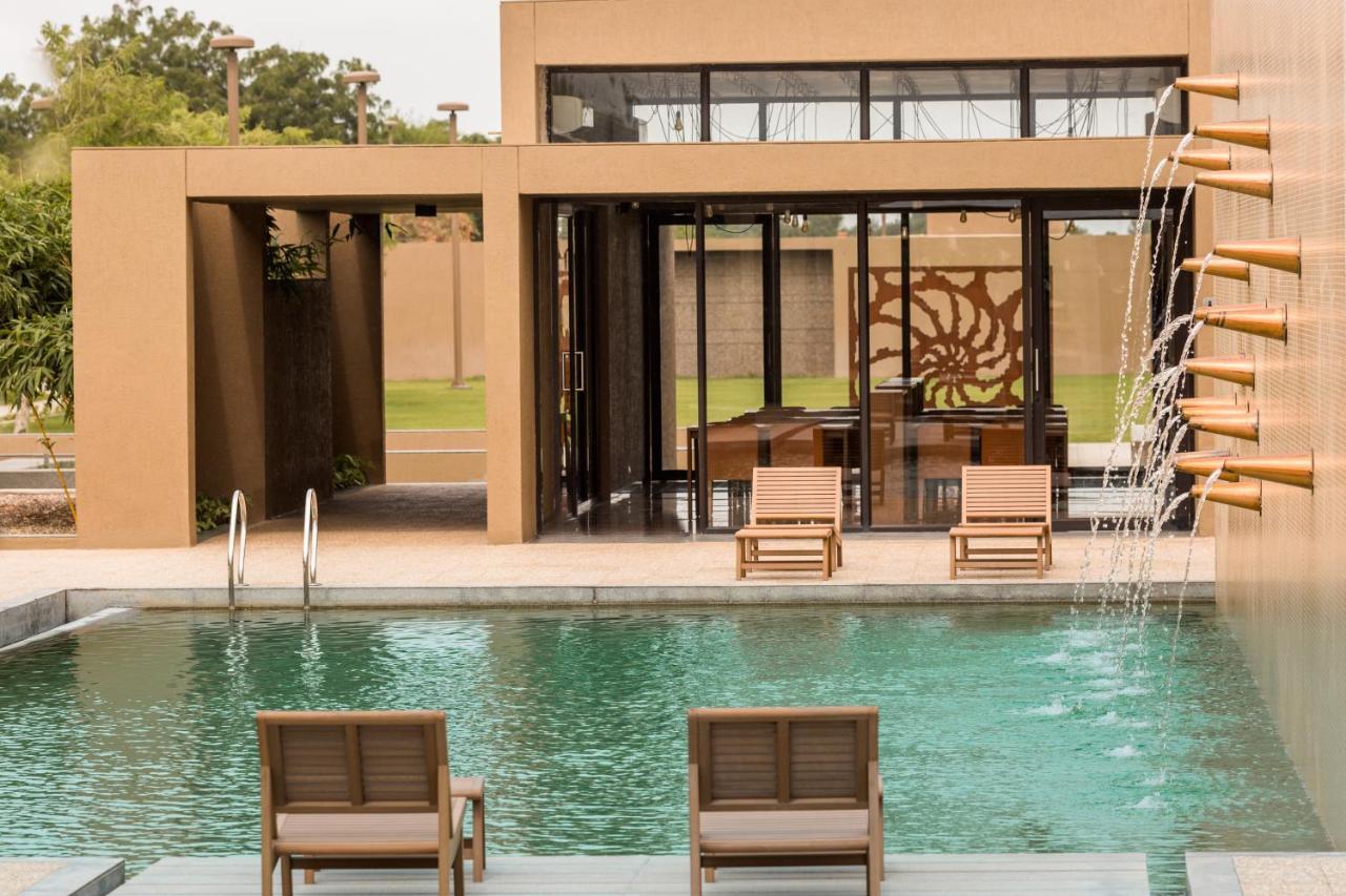 Life At Repose- Lake Villas Resort & Club Chor Warodra Ngoại thất bức ảnh