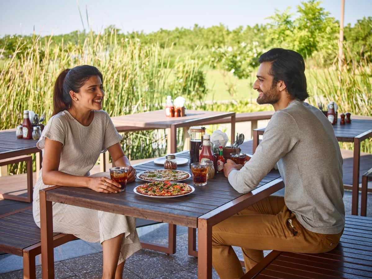 Life At Repose- Lake Villas Resort & Club Chor Warodra Ngoại thất bức ảnh