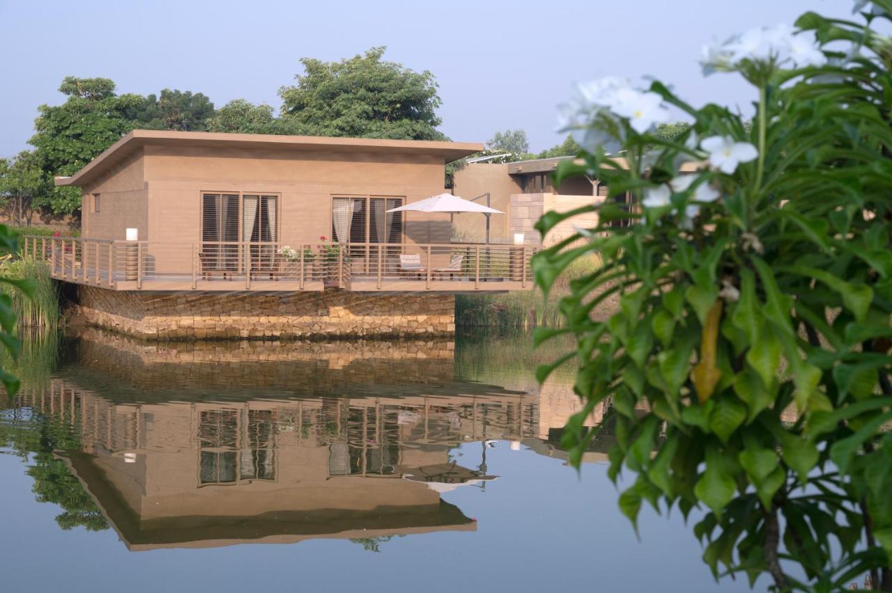 Life At Repose- Lake Villas Resort & Club Chor Warodra Ngoại thất bức ảnh