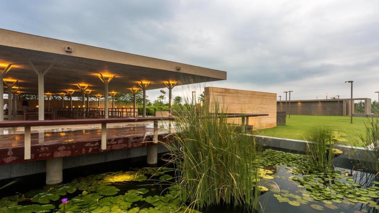 Life At Repose- Lake Villas Resort & Club Chor Warodra Ngoại thất bức ảnh