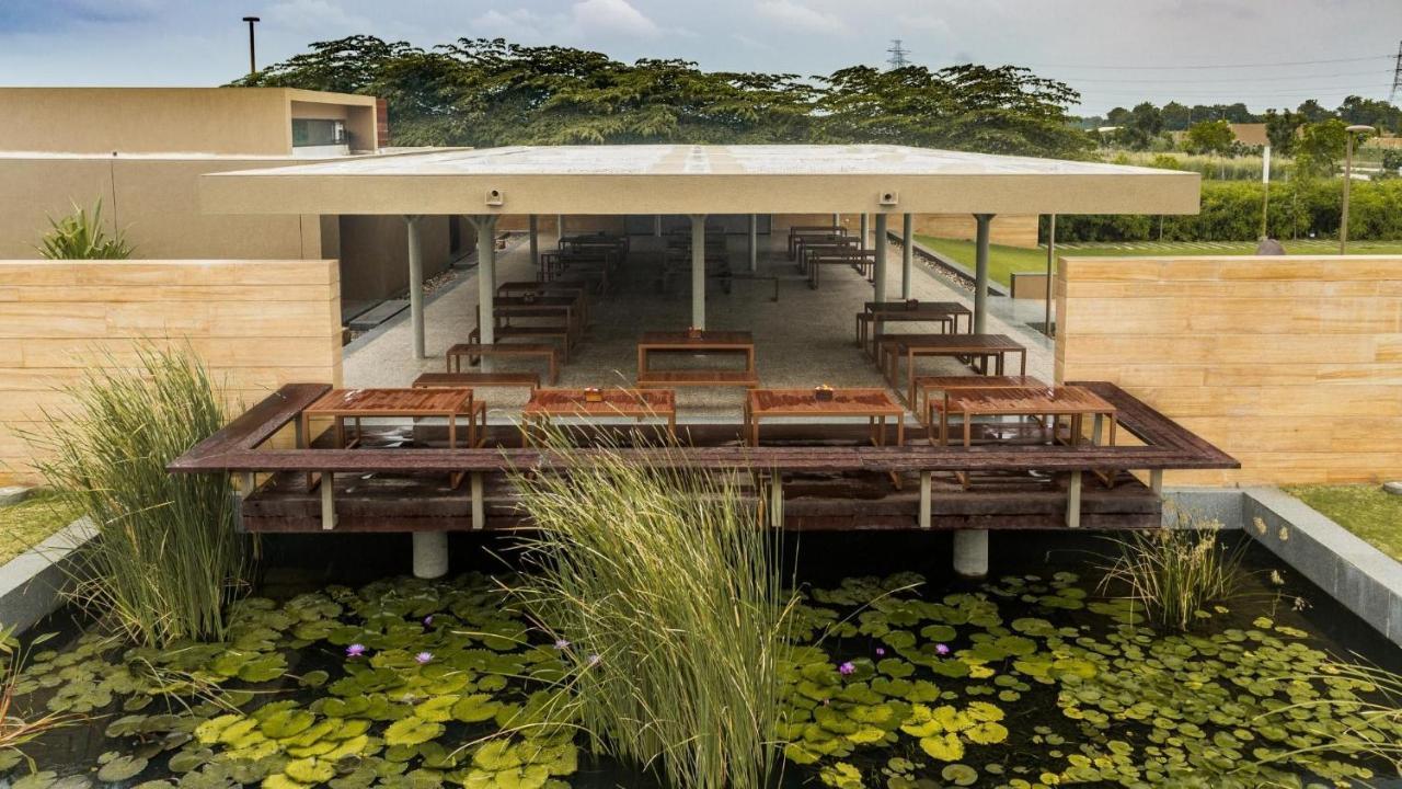 Life At Repose- Lake Villas Resort & Club Chor Warodra Ngoại thất bức ảnh